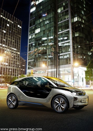 BMW показал будущее: презентованы концепты i3 и i8